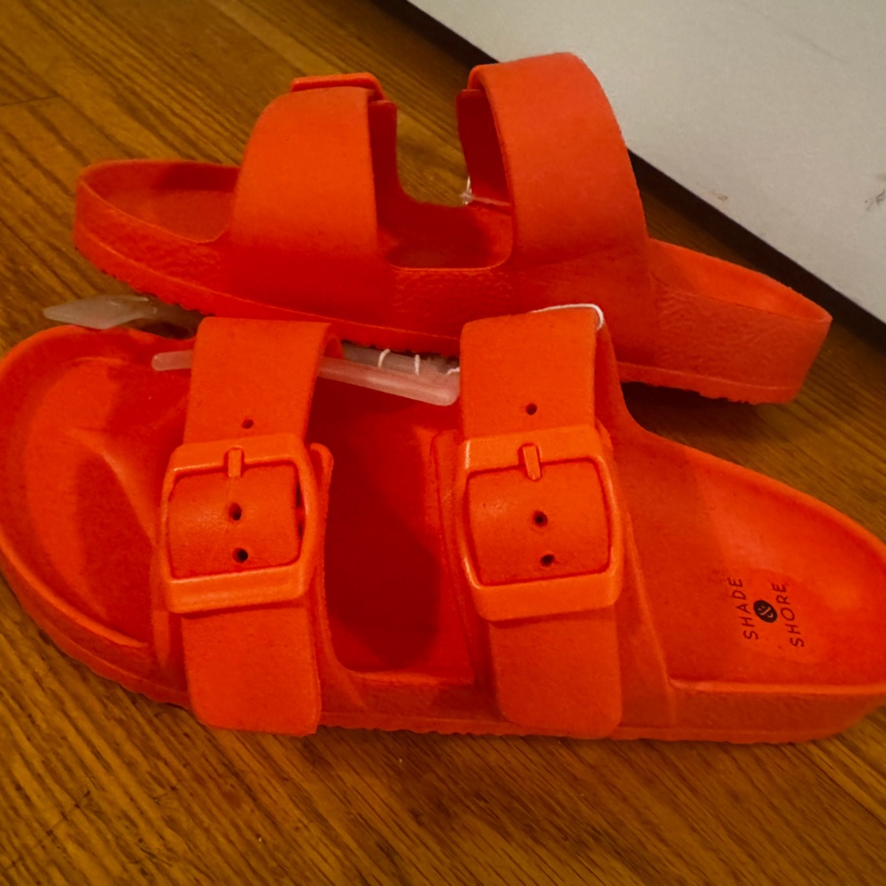NWT Sun&Shade Coral slides 8